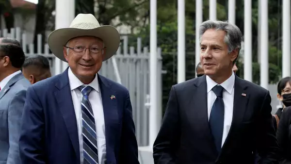 Ken Salazar, embajador de Estados Unidos en México, y Antony Blinken, secretario de Estado de los Estados Unidos, durante la reunión "Diálogo de Alto Nivel de seguridad México-Estados Unidos".