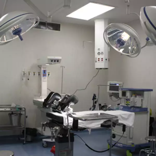 Para el equipamiento médico de alta tecnología, este nosocomio requirió de una inversión conjunta de 50 millones de pesos, entre el Gobierno de Guerrero y la Fundación Gonzalo Río Arronte.