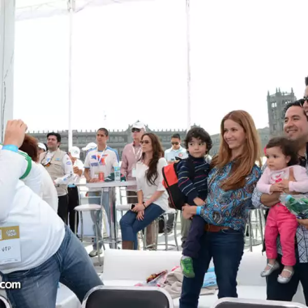 Pedro, Zulema, Paloma y Pedro Castillo con Abelardo Vázquez