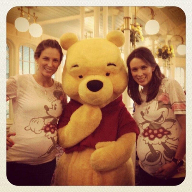 Fue en enero de 2013 cuando Jacky viajó con su hermana Ali a Disney. Ambas estaban embarazadas.