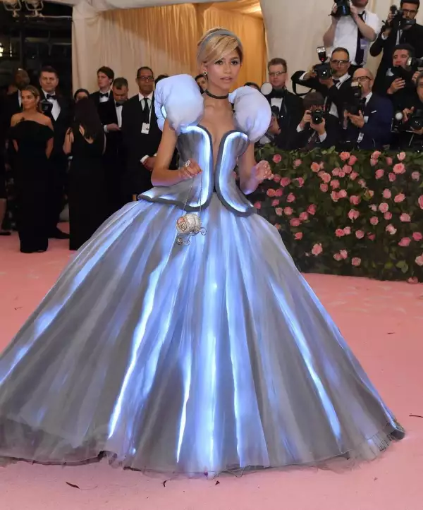 zendaya met gala cenicienta.jpg