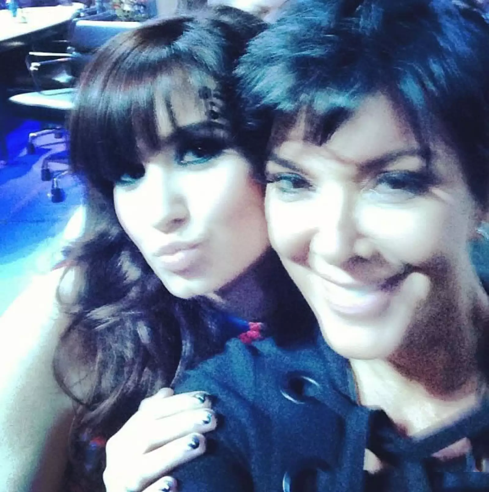 Con la cantante Demi Lovato.. ¿quién no se resiste a una selfie con la matriarca de una de las familias más conocidas de Estados Unidos?