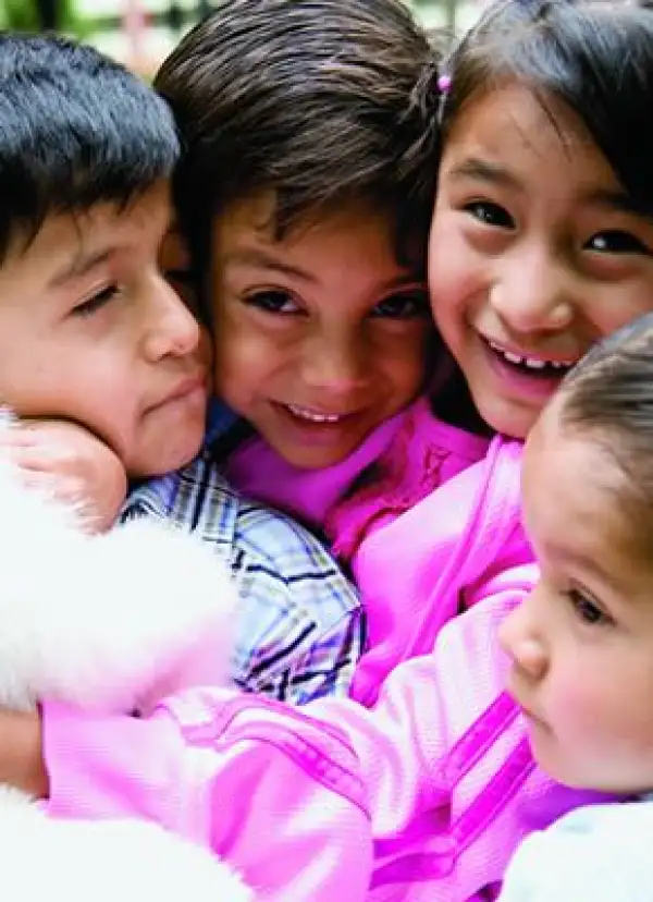 Los pequeños modelos son niños de la Casa Hogar Quinta Carmelita.