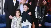 Jack y Beck Helfon con sus hijos