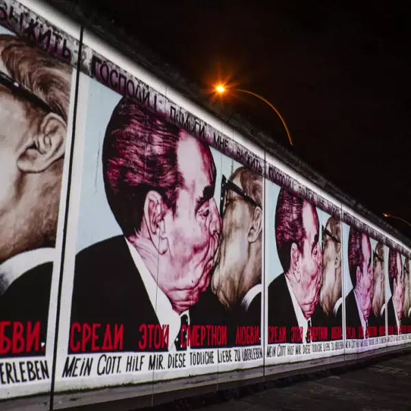 DOUNIAMAG-GERMANY-HISTORY-WALL-30YEARS