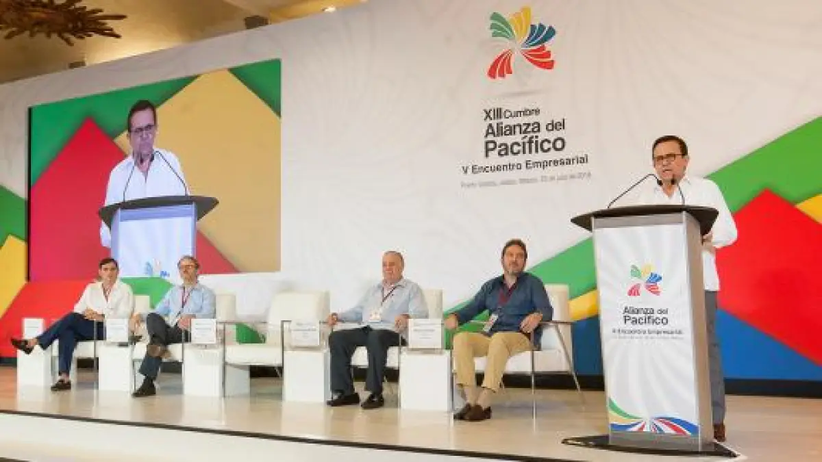 Ildefonso Guajardo, secretario de Economía, dijo que trabajar con el equipo de transición en la negociación del TLCAN manda una buena señal a EU y Canadá. 