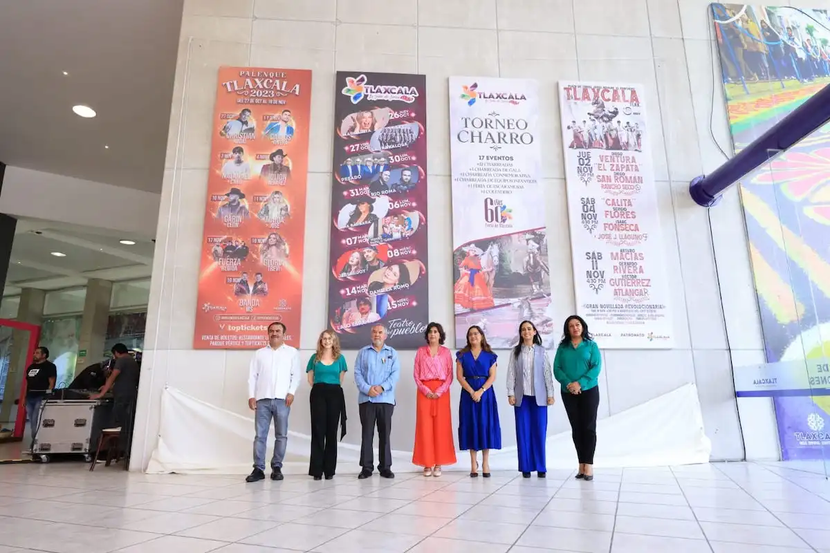 Imagen de los integrantes del Patronato para las Exposiciones y Ferias en la Ciudad de Tlaxcala y el secretario de Gobierno del estado, Sergio González Hernández durante la presentación del evento.