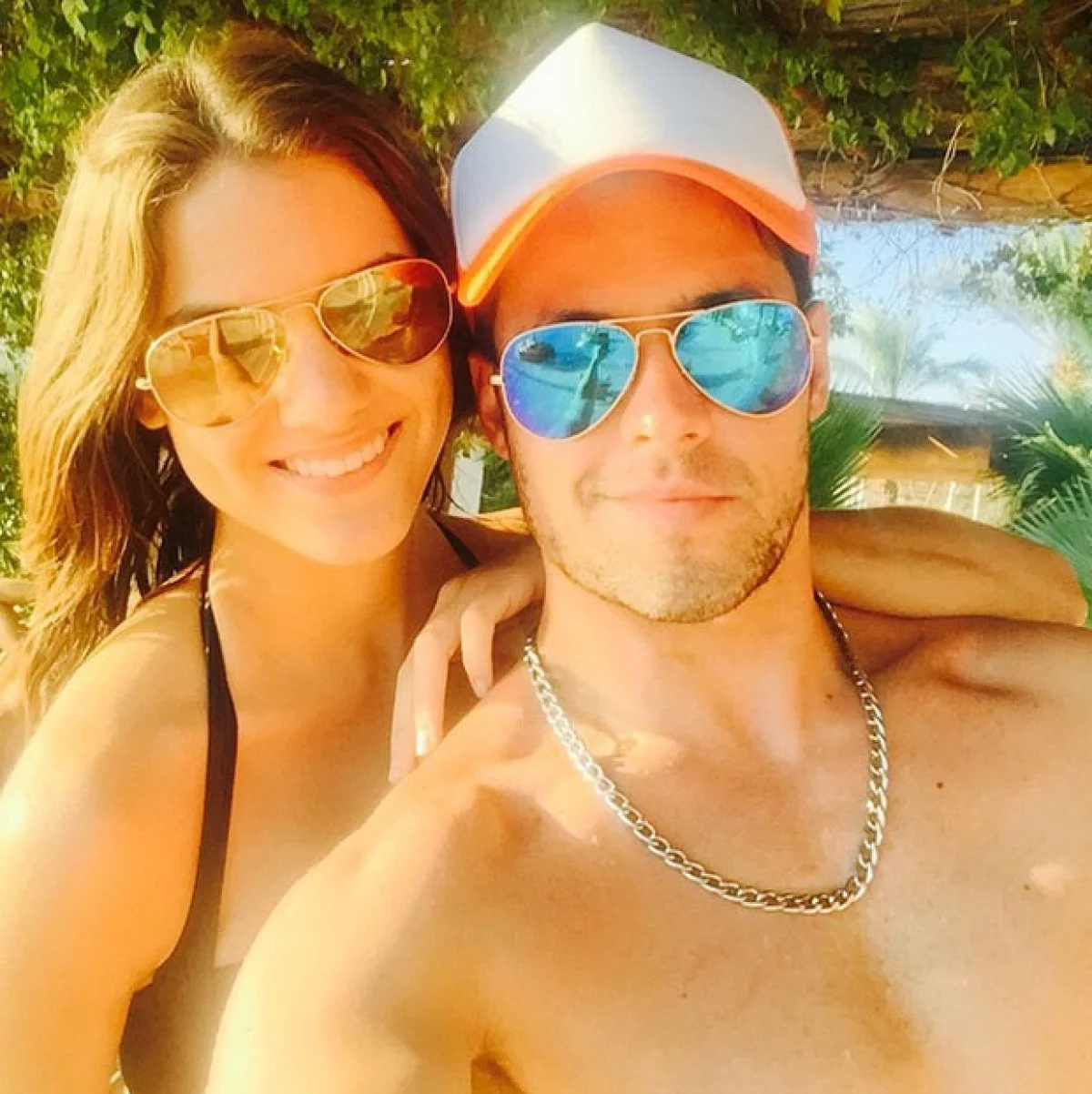 El actor sorprendió a Margot Cano ahora que cumplieron 5 meses de noviazgo. No sólo llegó con mariachi, también con un enorme peluche y rosas rojas.