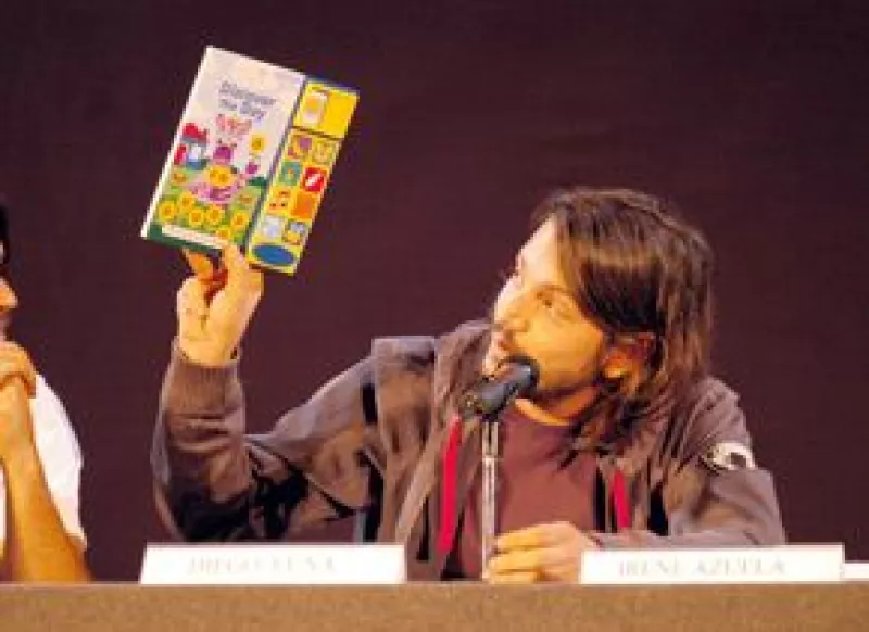 El actor reflexiona sobre la historia de la obra El Buen Canario, y asegura que hacer la escena final de la puesta en escena libera a Jack, el personaje que interpreta, y a él también.