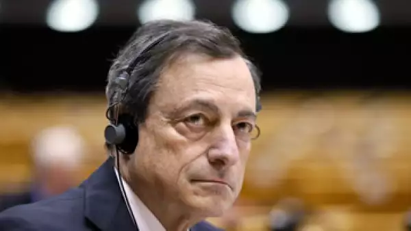 El BCE, presidido por Mario Draghi, planea gastar 66,740 mdd al mes en la compra de bonos soberanos. (Foto: Reuters )