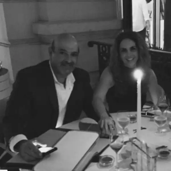 Esta es la última imagen que el empresario ha subido de la actriz, en donde aparecen en Montecarlo, aparentemente en un restaurante.