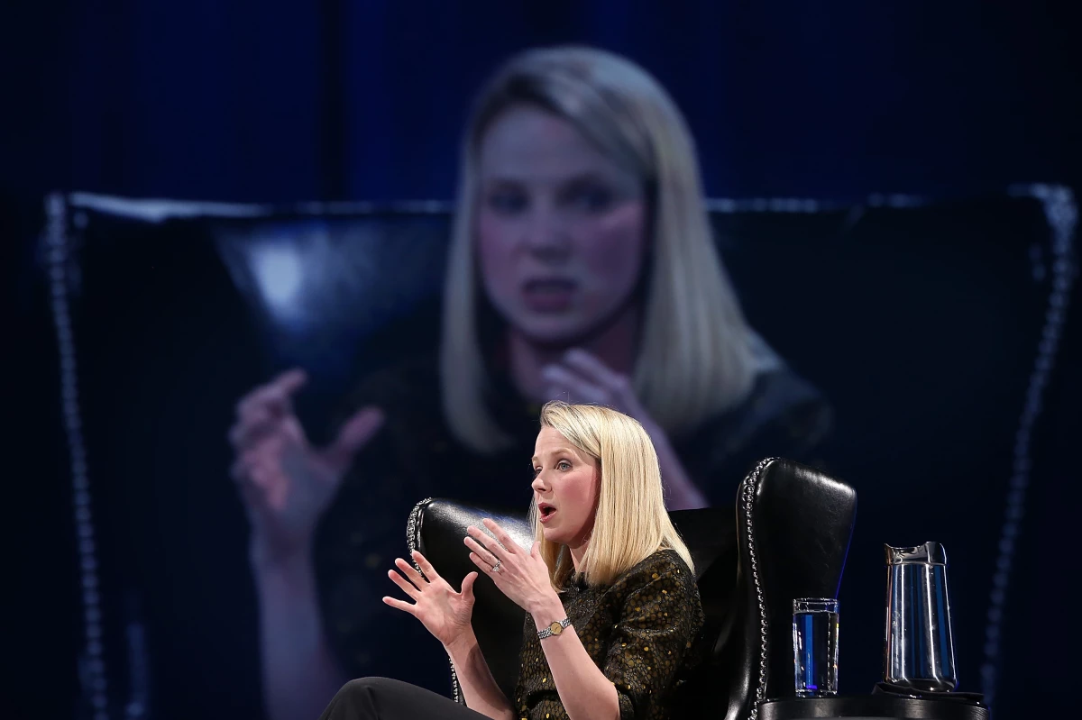 La CEO de Yahoo se encuentra en problemas por no poder hacer rentable el negocio.