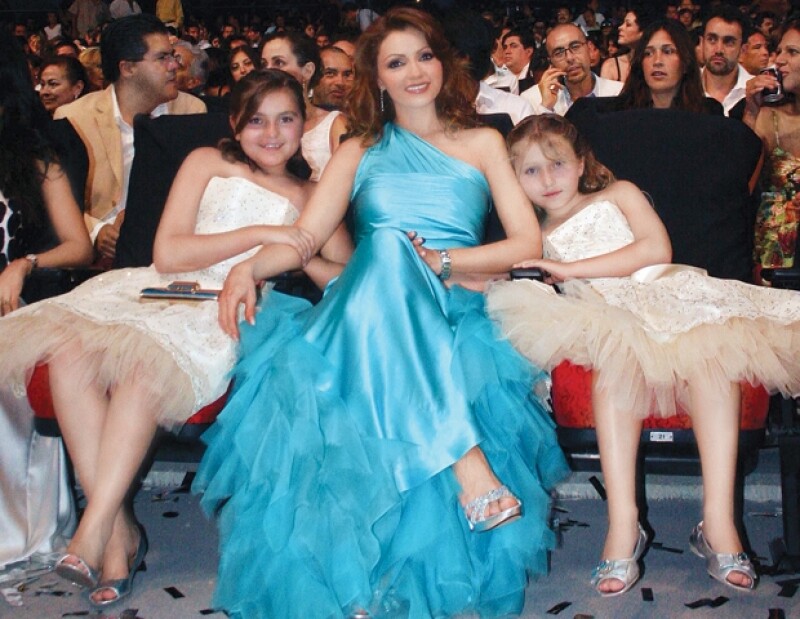 Angélica Rivera con sus hijas aún niñas