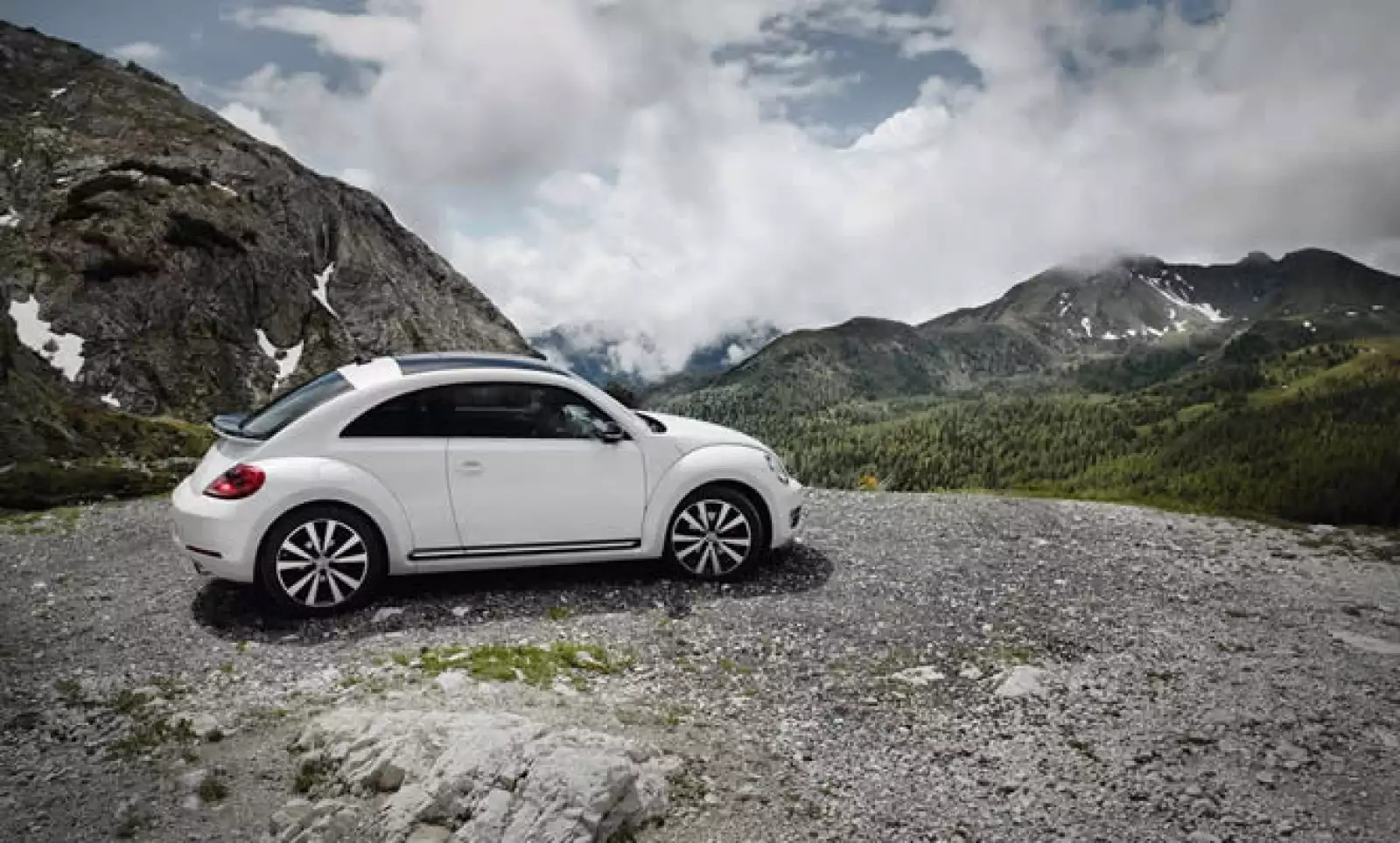 El New Beetle retomó el hilo de la Beetlemanía, con un total de 1.15 millones de unidades fabricadas en Puebla y vendidas en todo el mundo entre 1997 y 2010.