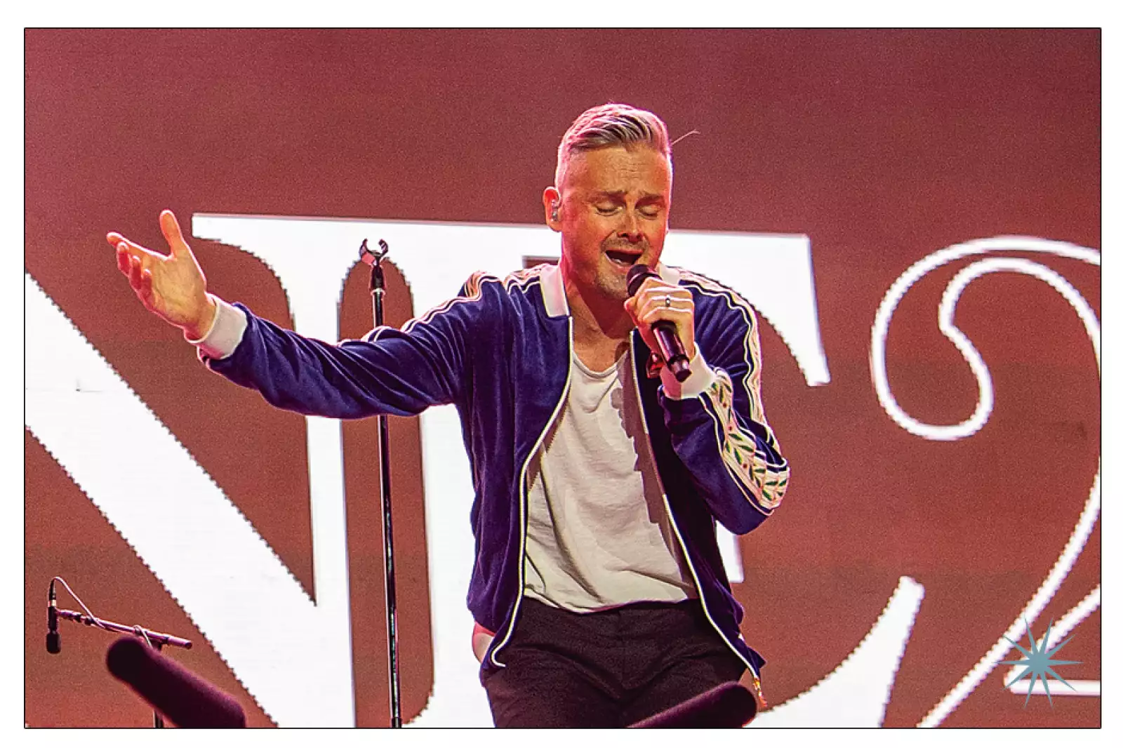 Foto del vocalista de la banda Keane en concierto en la Ciudad de México