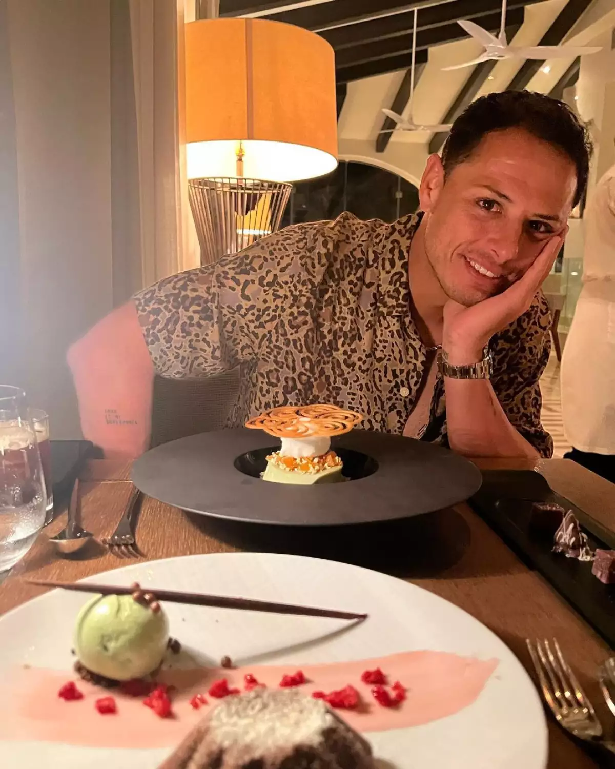 Chicharito Hernández comparte fotos con su novia de su fin de semana en Los Cabos
