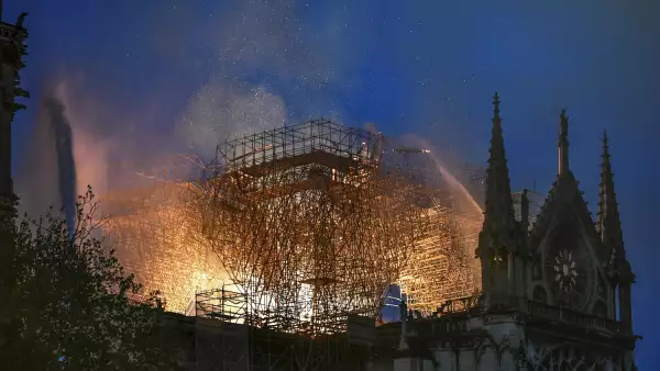 Incendio Notre Dame-2
