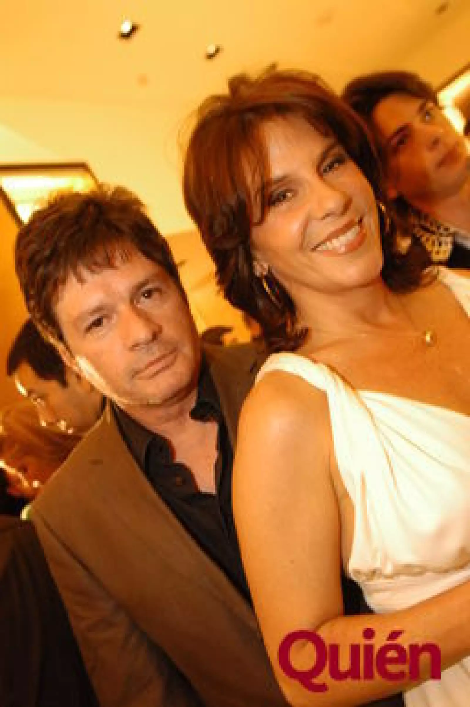 Rebeca Jones, Alejandro Camacho