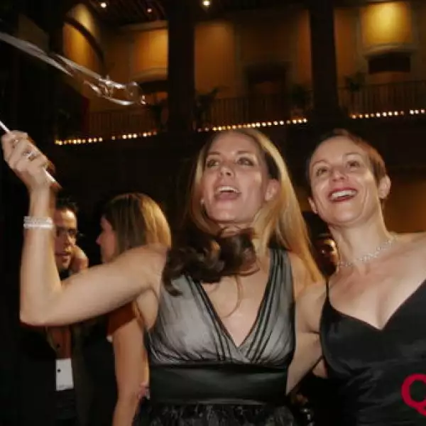 Valezka Corona, Hil Gocher