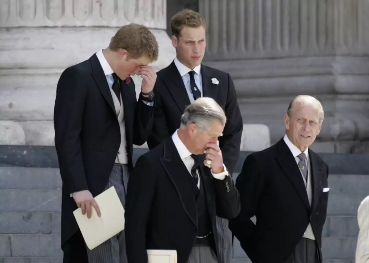 Príncipe Harry, príncipe William, rey Carlos III y duque Felipe