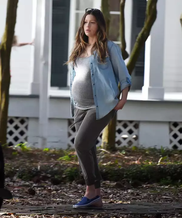Ni manera de ocultar su embarazo, Jessica Biel luce a pocos meses de dar a luz a su primer hijo con Justin Timberlake.