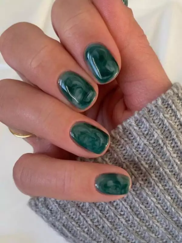 Uñas en mármol verde