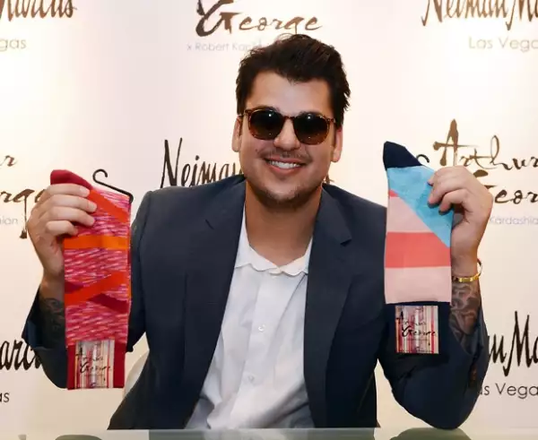 Rob declaró en un programa que siente que su mamá le presta más atención a sus hijas.