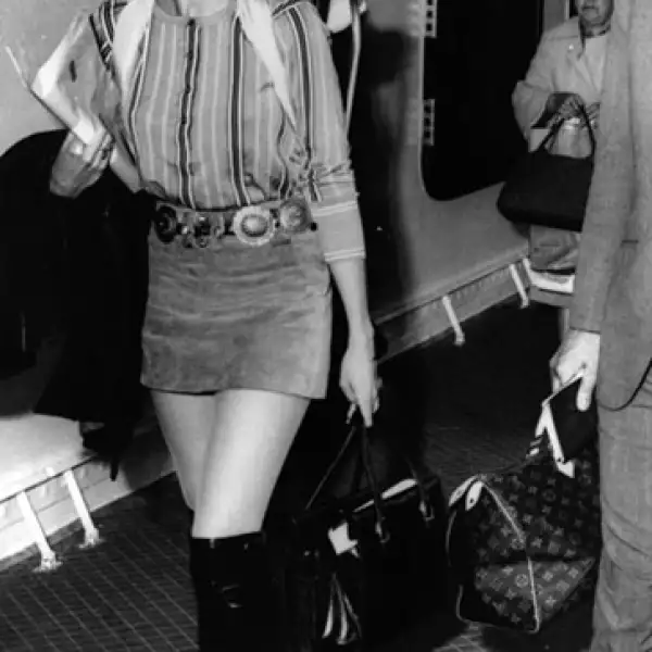 Jane Fonda en el aeropuerto de Le Havre.
