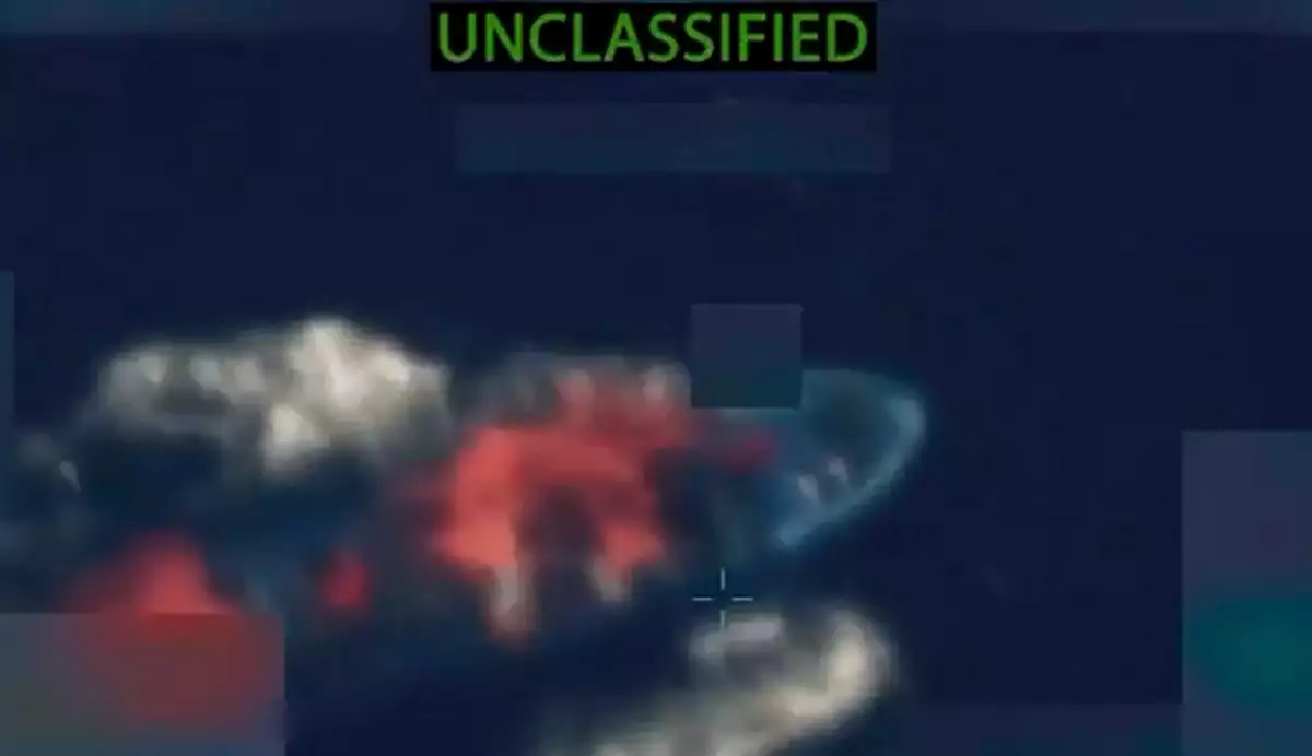 Esta captura de pantalla de un vídeo publicado por el Secretario de Defensa de los Estados Unidos, Pete Hegseth, en su cuenta X el 28 de octubre de 2025, muestra lo que dice que son cuatro presuntos barcos de contrabando de drogas en el Océano Pacífico oriental que fueron destruidos en huelgas, lo que eleva el número de muertos de la campaña antinarcóticos de Washington a al menos 57.