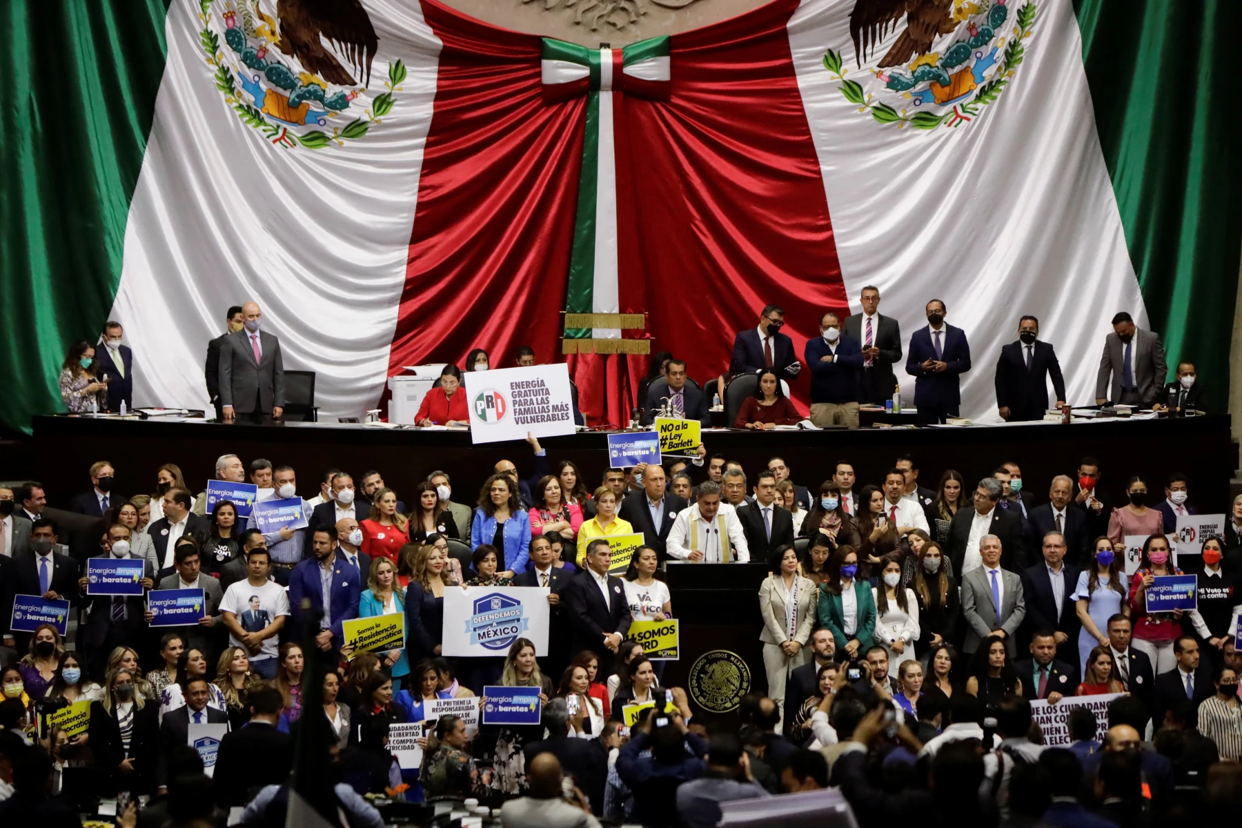 AMLO sufre su primera derrota en el Congreso; desechan su reforma eléctrica