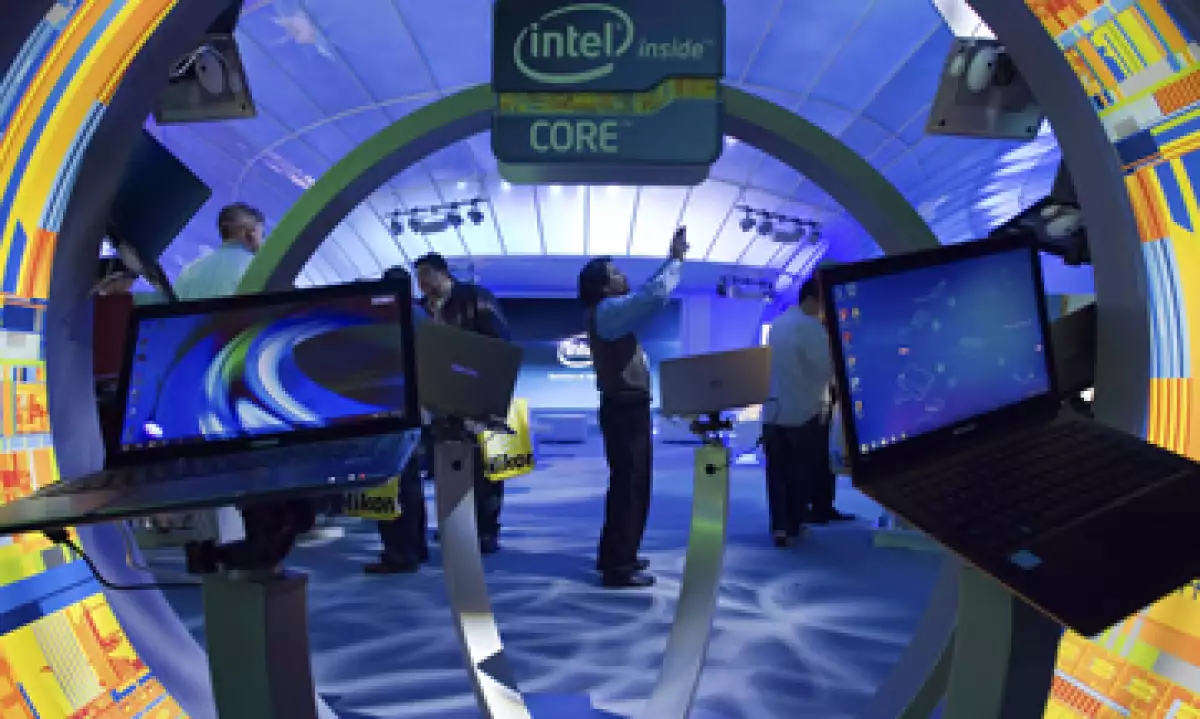 Intel calcula que para el tercer trimestre sus ingresos sean por 14,300 millones de dólares. (Foto: Reuters)