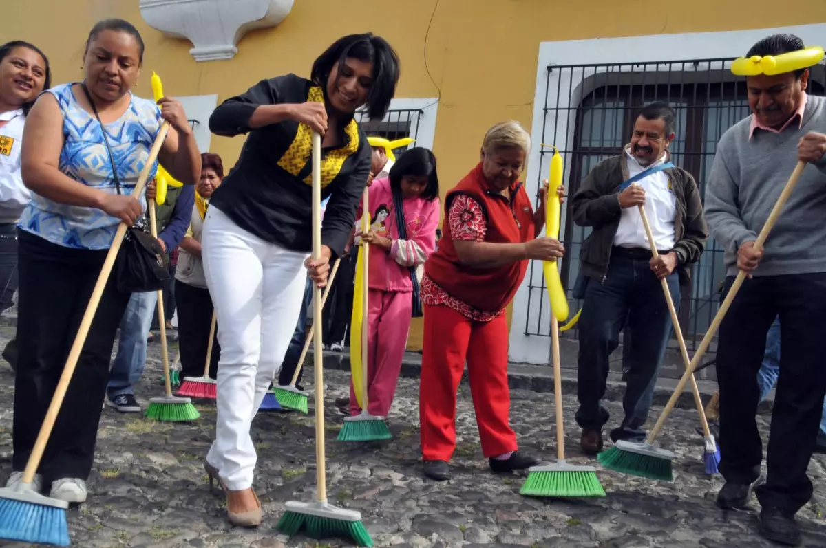 La abanderada del PRD enfocó el arranque en la capital donde busca "limpiarla" de la corrupción.