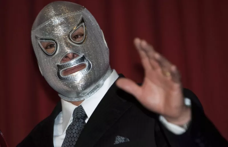 “El hijo del Santo” logró que se cancelara la exhibición de la cinta inédita El vampiro y el sexo o Santo en el Tesoro de Drácula, debido a que había algunas escenas de desnudos.