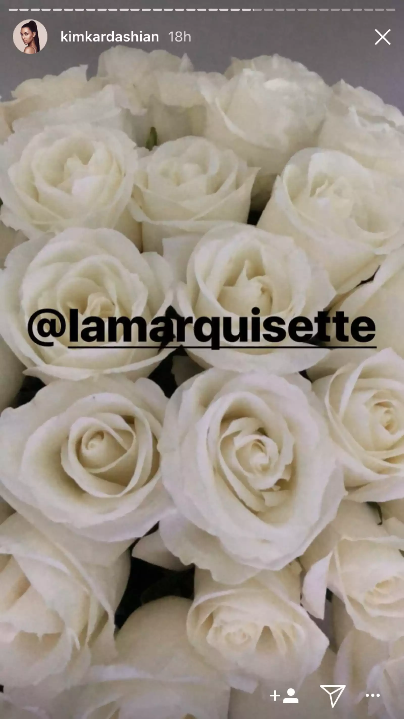 Kim Kardashian recibió decenas de flores por su cumple 37