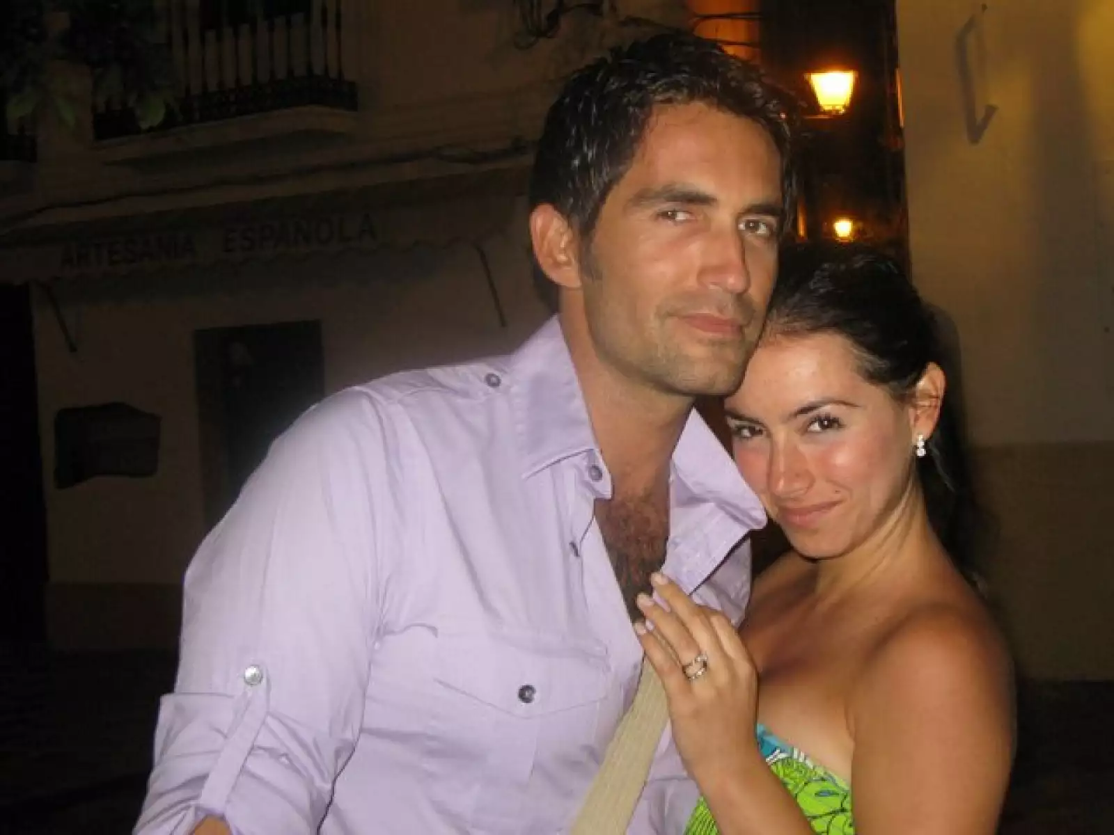 Fue hace unas semanas que la pareja realizó una ceremonia simbólica en compañía de sus familiares y amigos para la entrega formal del anillo.