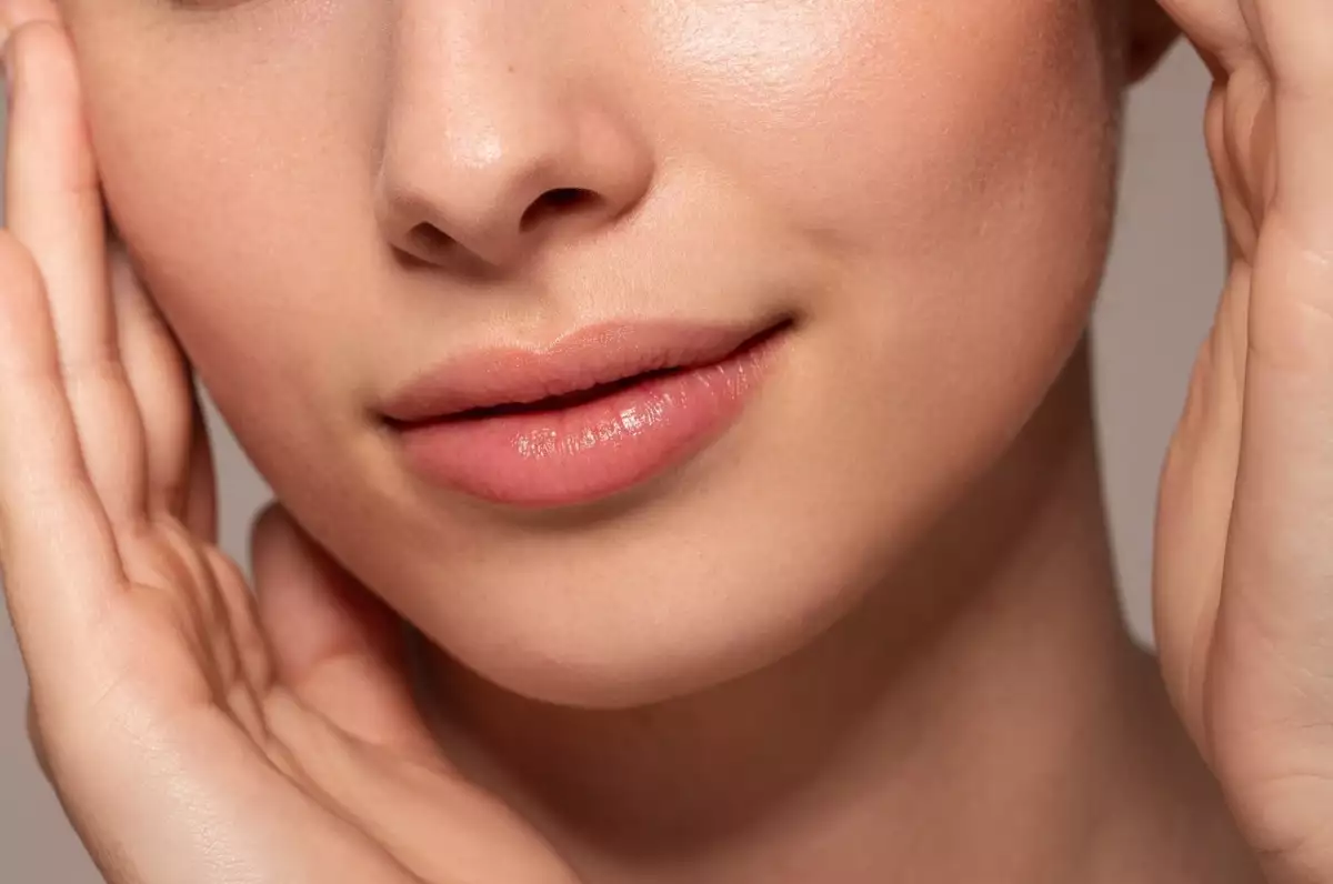 Close-up,Photo,Of,A,Beautiful,Young,Woman's,Face,With,Fresh