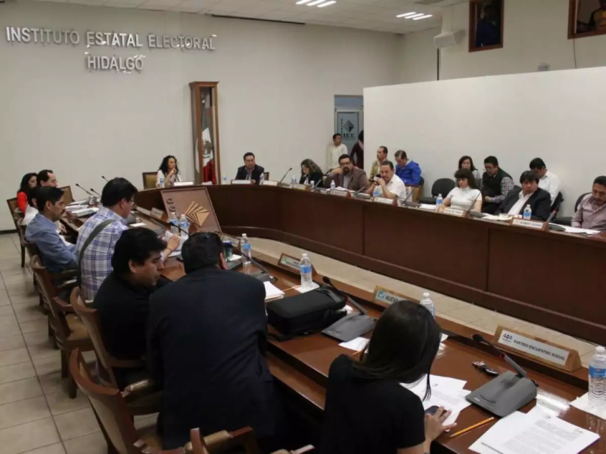 Los consejeros del Instituto Estatal Electoral llevaron a cabo una sesión extraordinaria en el marco del proceso electoral de este año.