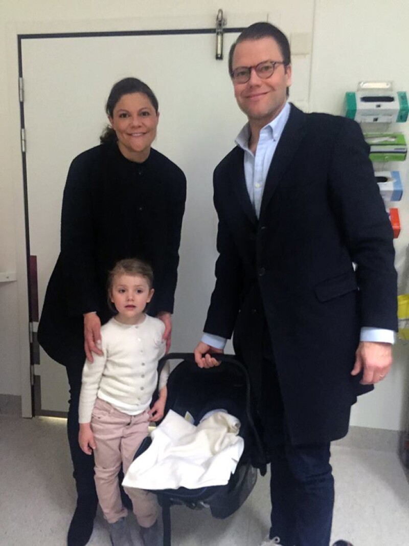 El segundo hijo de Victoria de Suecia y Daniel Westling se llamará Oscar Carl Olof, tiene tratamiento de Alteza Real y ostenta los títulos de Príncipe de Suecia y Duque de Skåne.