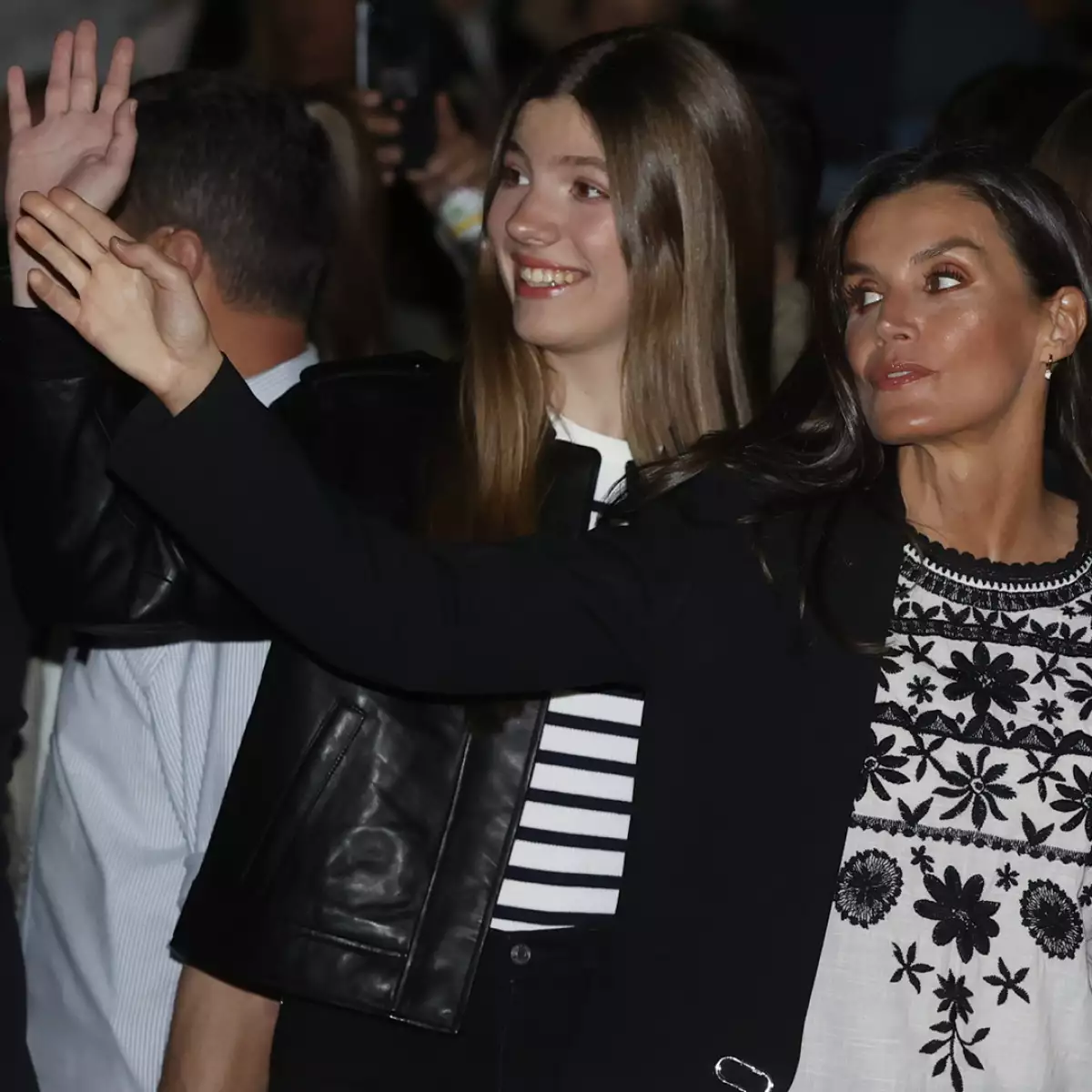La infanta Sofía de España estrena sonrisa, su hermana Leonor aún está en proceso