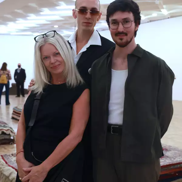 Jeanie Riddle, Severin Hallauer y Héctor Cervantes 