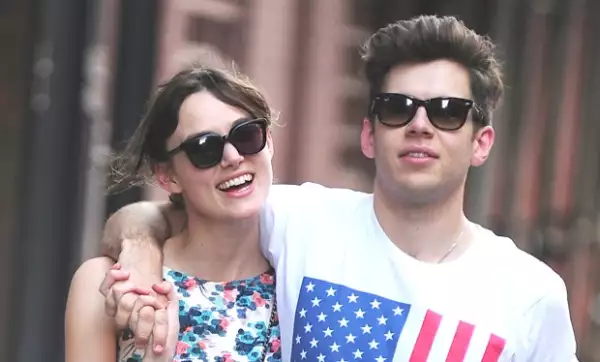 La pareja lleva poco más de un año de noviazgo.