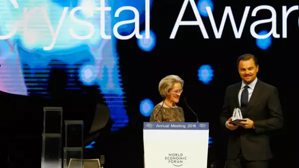 Estos famosos, junto con grandes empresarios como Bill Gates y presidentes de diversas naciones, asistieron al Foro Mundial Económico en Davos, Suiza.