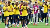 Moises Caicedo #23 de Ecuador aplaude a los fanáticos después de la victoria por 2-1 durante el partido del Grupo E de la Copa Mundial de la FIFA 2026 entre Ecuador y Alemania en el New York New Jersey Stadium el 25 de junio de 2026 en East Rutherford, Nueva Jersey.