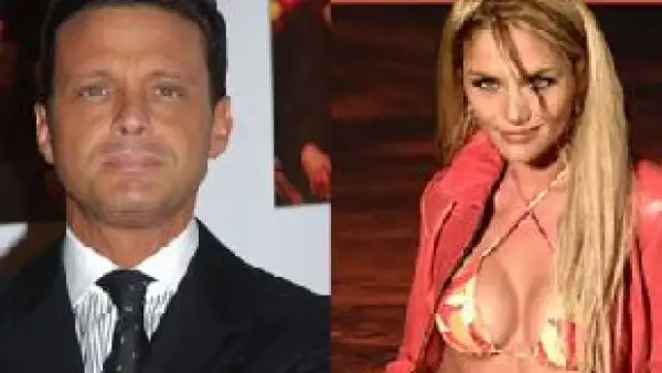 Antes de partir a España y ser visto al lado de Genoveva Casanova, el cantante fue visto con otra mujer: María Eugenia 'Kenita' Larraín, quien estuvo cariñosa con él.
