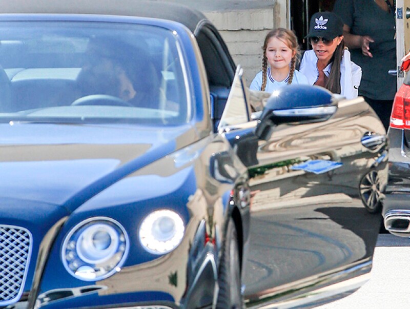 Afuera las esperaba David Beckham.