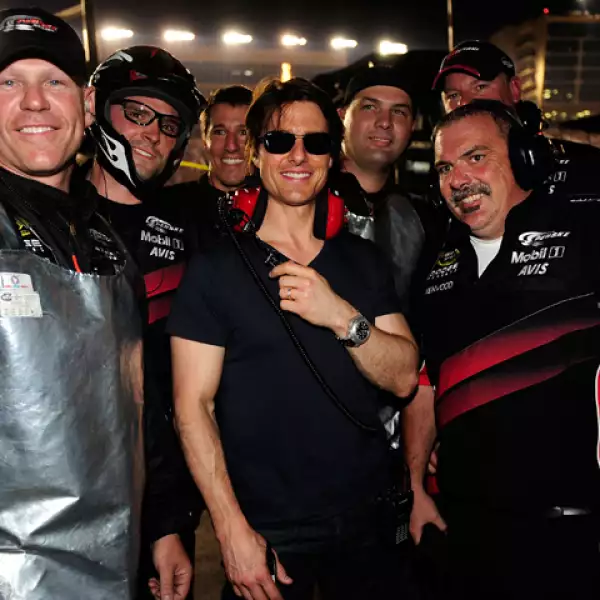 Su diseño masculino y excelente mecanismo fascina a cualquiera. Tom Cruise cuenta con uno el cual portó a la competencia NASCAR.