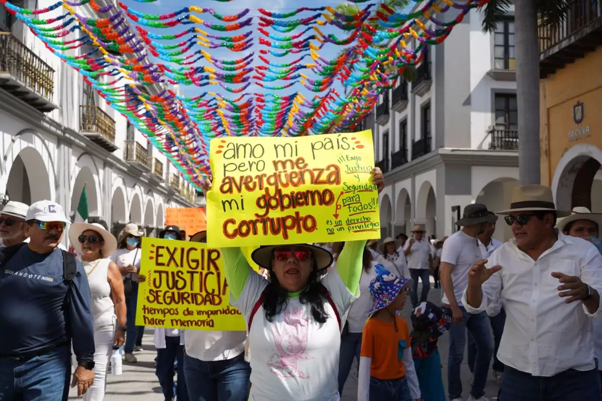 This is how they marched in the states for the murder of Carlos Manzo Demonstration in Veracruz