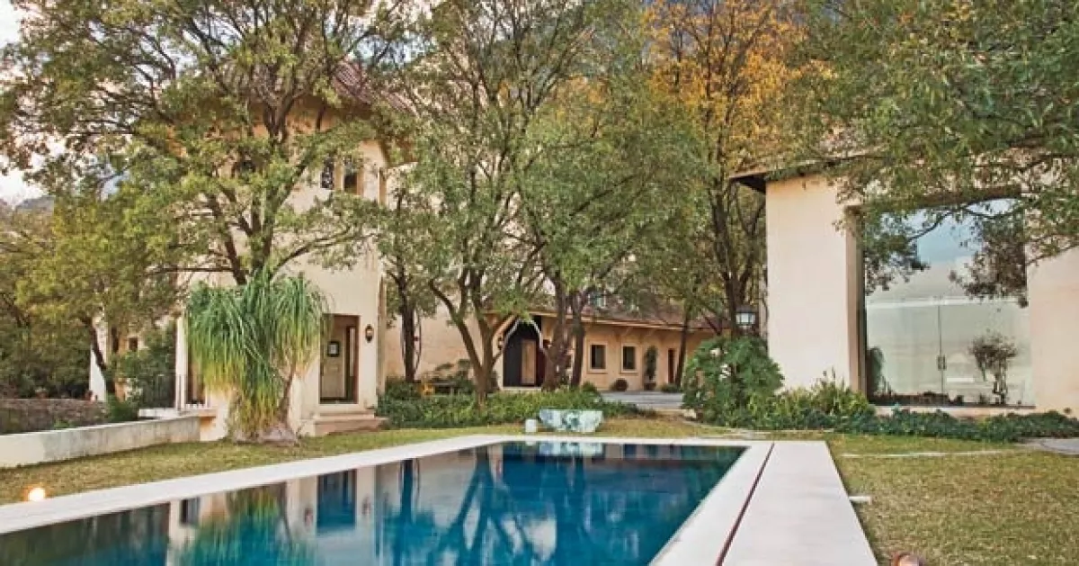 HECHA EN 7 AÑOS. La casa fue construida por el arquitecto Jorge Loyzaga con la ayuda del restaurador Manuel Serrano.