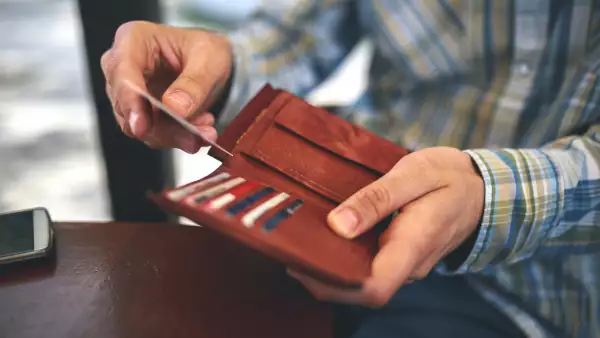 jovenes tienen hasta 5 tarjetas de credito