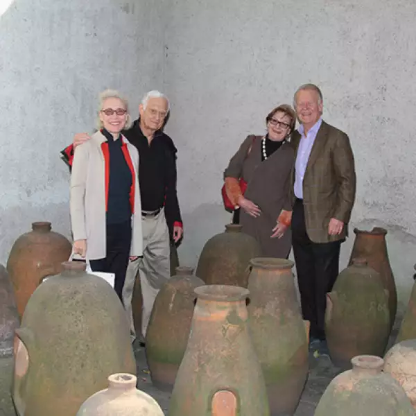 Claudia Steinfels, Jack Moriniere y Anne Moriniere, coleccionistas de Houston, con Christian Steinfels